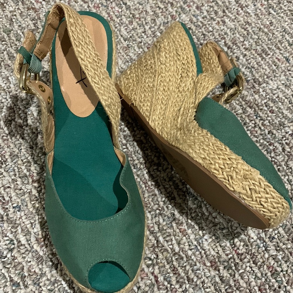 NWOT Gomax wedges Sz 10